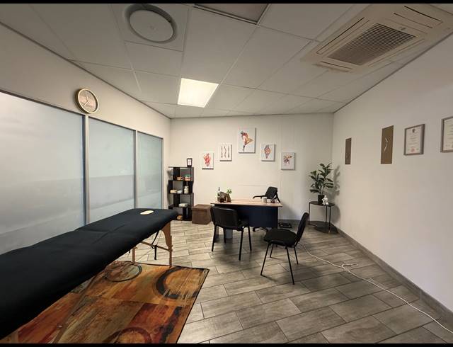 367M² OFFICE TO LET IN SOMERSET WEST MALL TRIANGLE